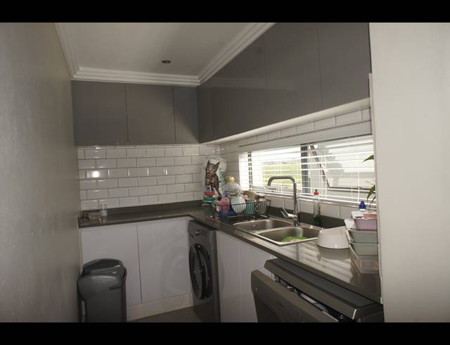 5 BEDROOM HOUSE TO LET IN PALM LAKES ESTATE